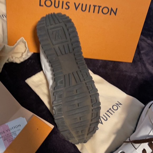 LOuis VUitton sneakers. - Picture 3 of 5